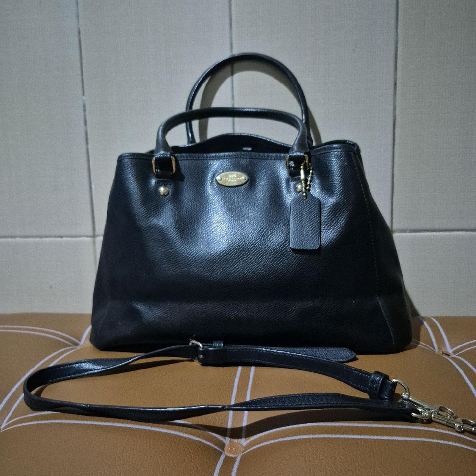 5. Tas Co*ch Margot Carryall Satchel Hitam Ori