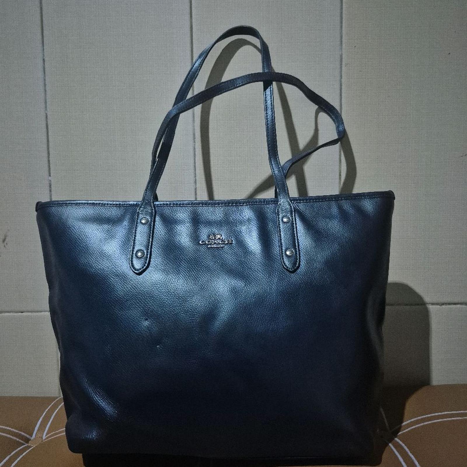8. Tas Co*ch Zip Tote Original Warna Biru Tua